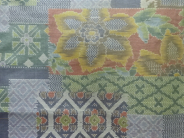 アンティーク　幾何学に花模様織り出し本場泥大島紬着物